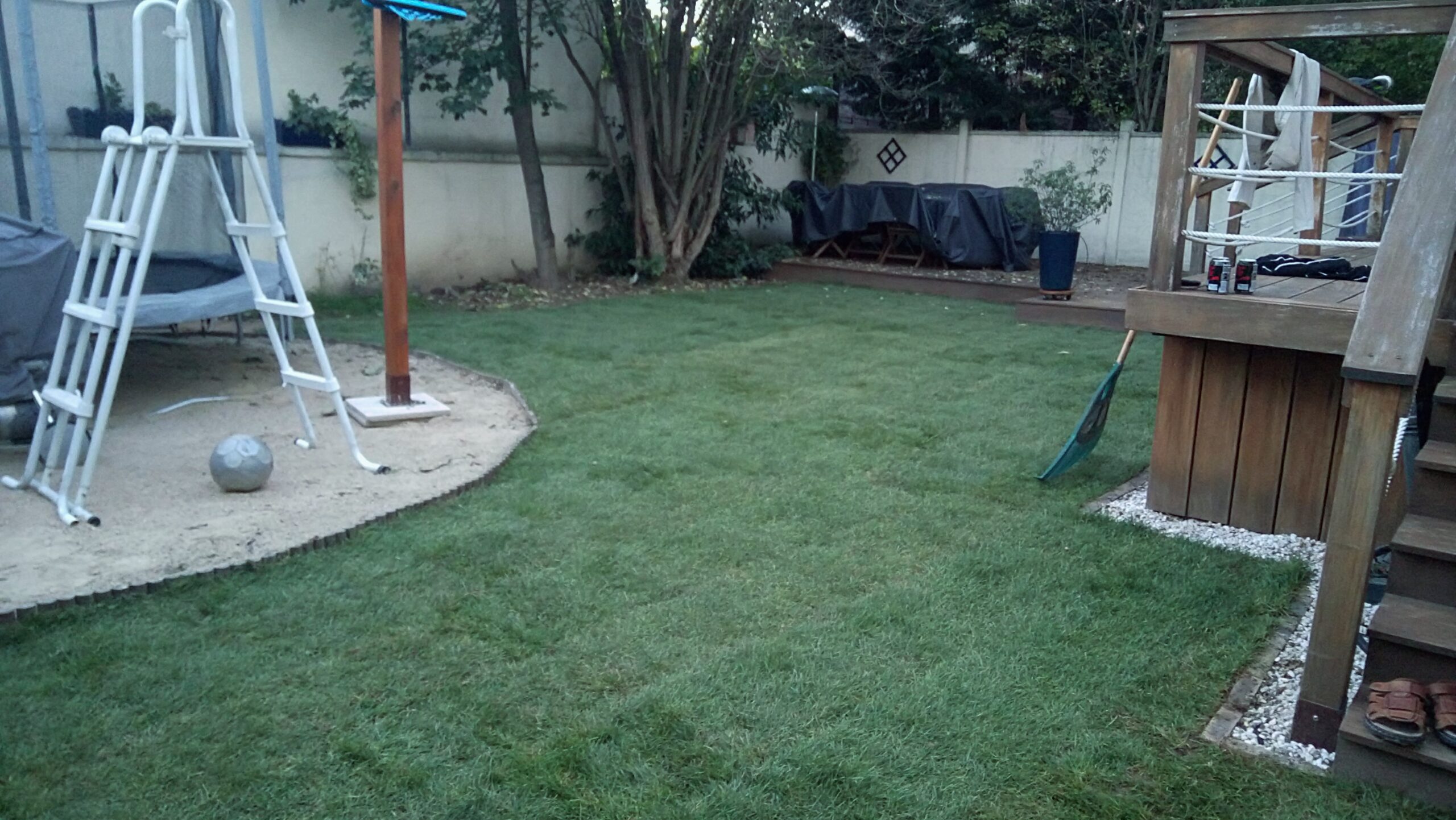 Engazonner un espace exterieur scaled