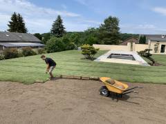 gazon en rouleau prêt à poser